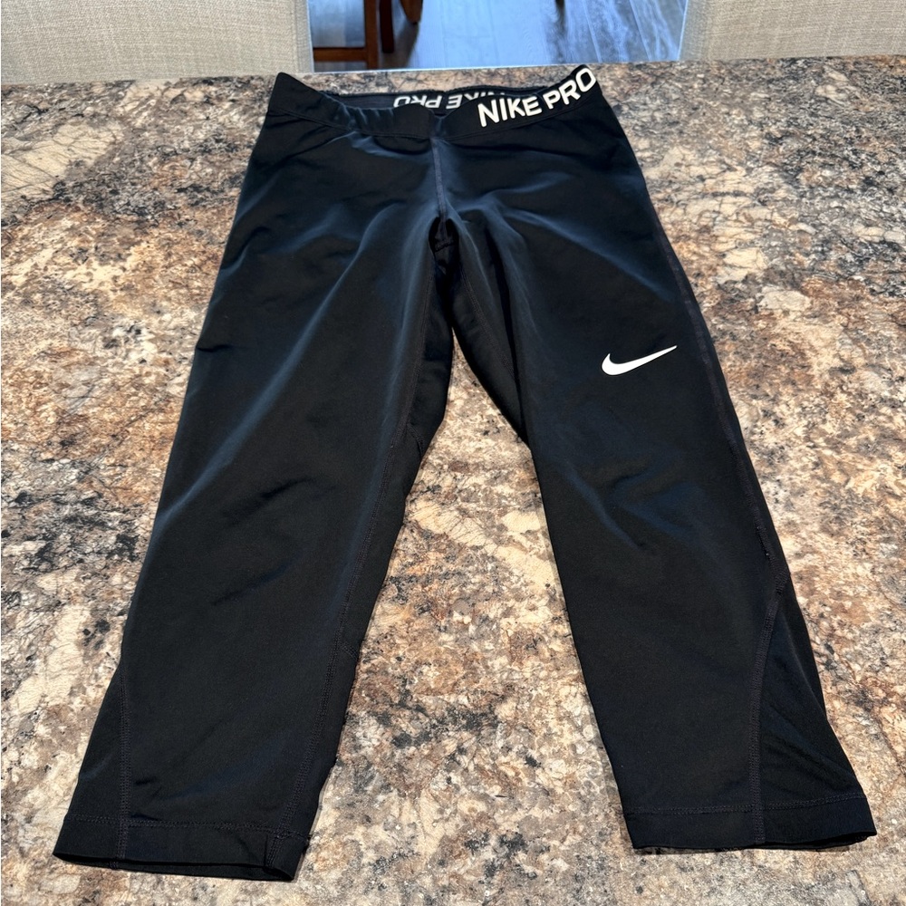 Women’s Nike Pro cropped leggings